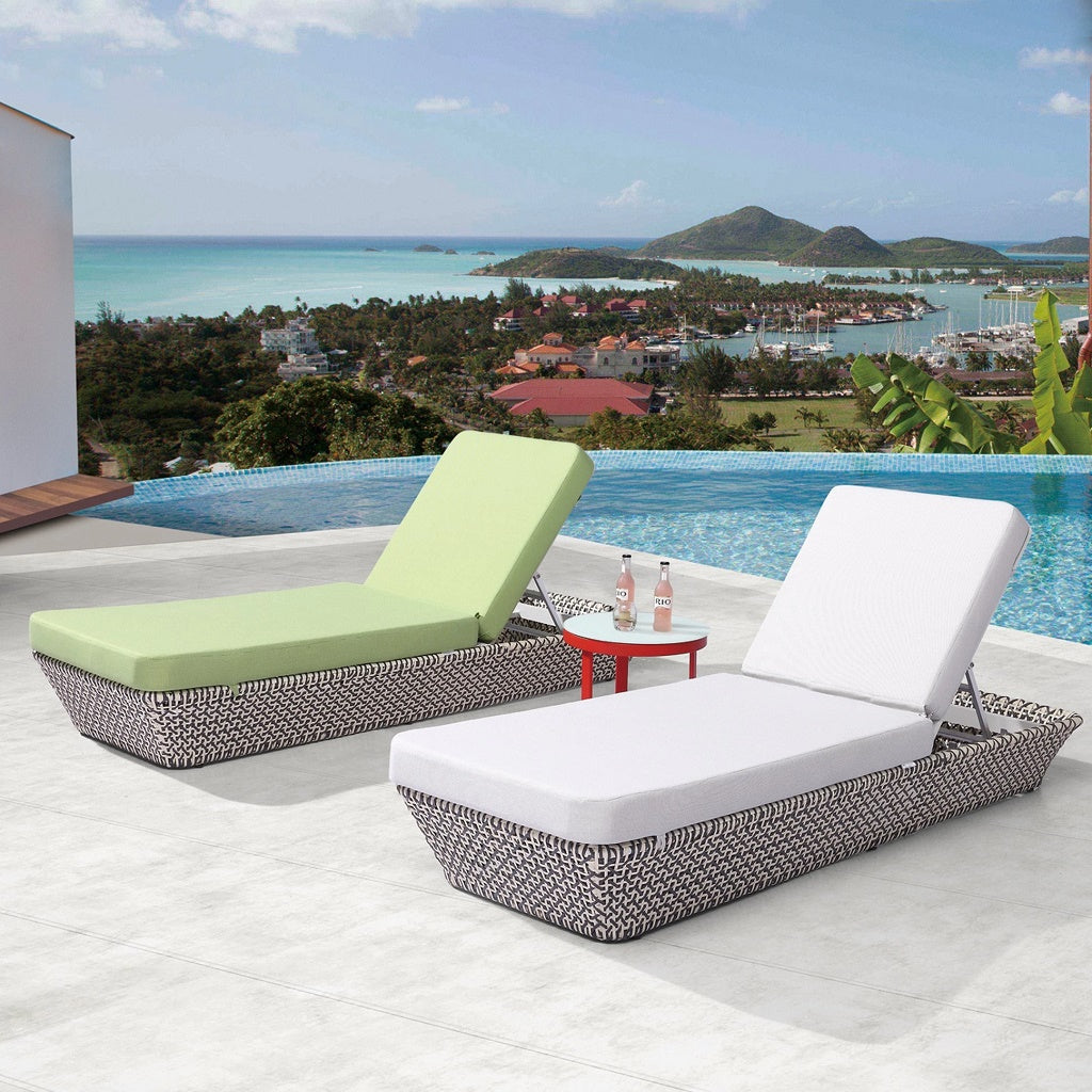 Evian Beach Bed With Coffee Table